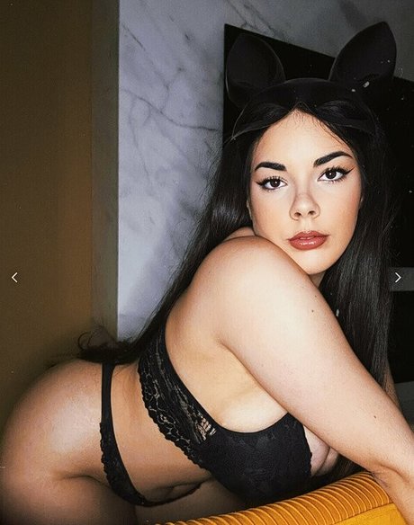 Naakte gelekte OnlyFans-foto van Caattg