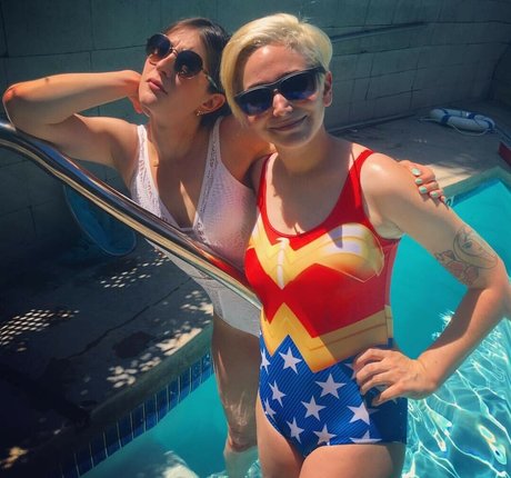 Nahá fotka uniklých OnlyFans od Allison Raskin