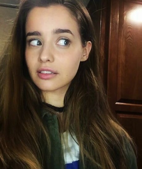 Nahá fotka uniklých OnlyFans od Holly Earl