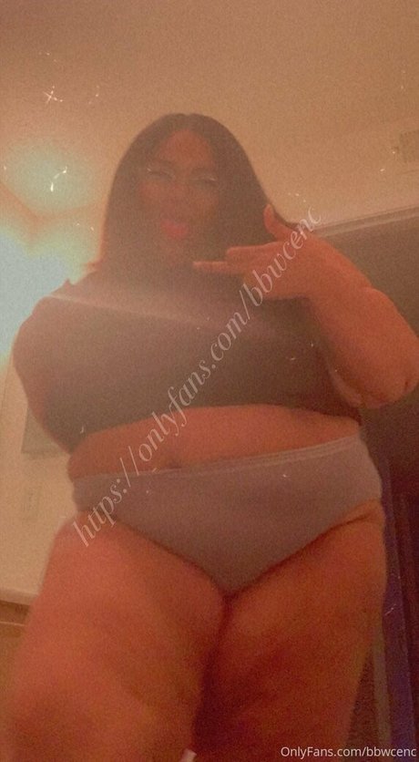 Naken lekkede OnlyFans-bilde av Bbwcenc
