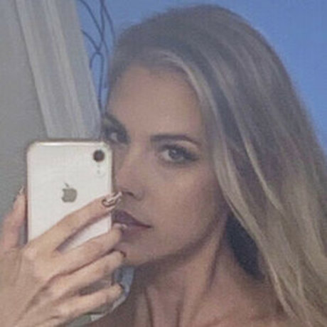 Alasti lekkinud OnlyFans-i pilt Annika Scott