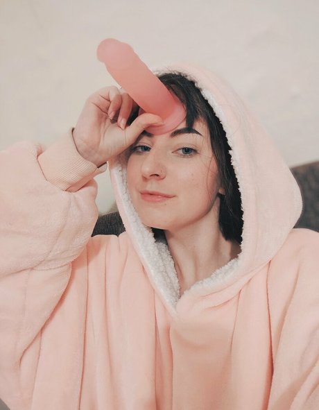 Alasti lekkinud OnlyFans-i pilt Softnspooky