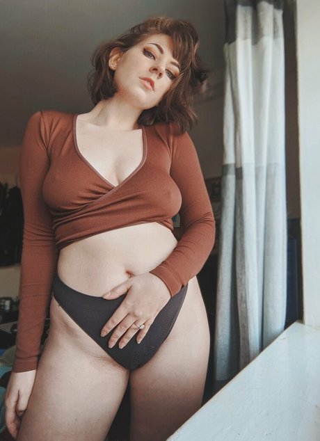 Naken lekkede OnlyFans-bilde av Softnspooky
