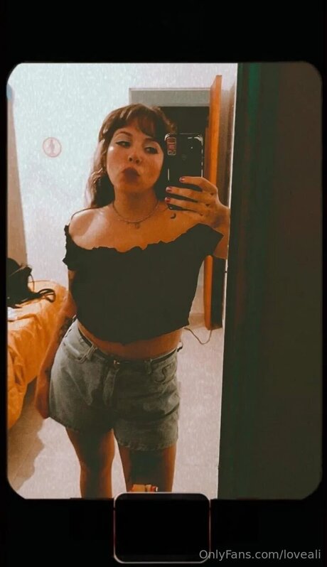 Naken läckt OnlyFans-bild av Loveali