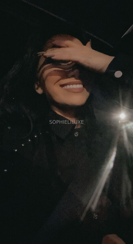 Naken lekkede OnlyFans-bilde av Sophieliluxe