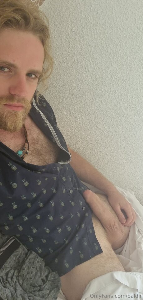 Alasti lekkinud OnlyFans-i pilt Baldir