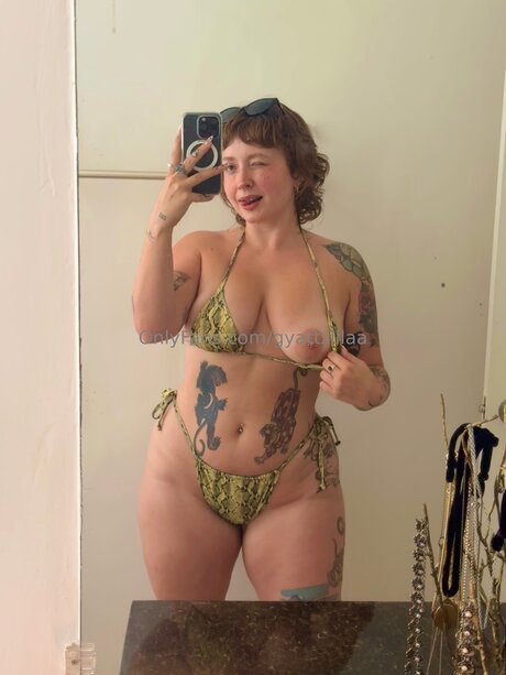 Nahá fotka uniklých OnlyFans od Gyattzillaa