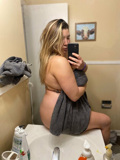 Yogirlb 00  nude leaked OnlyFans photo