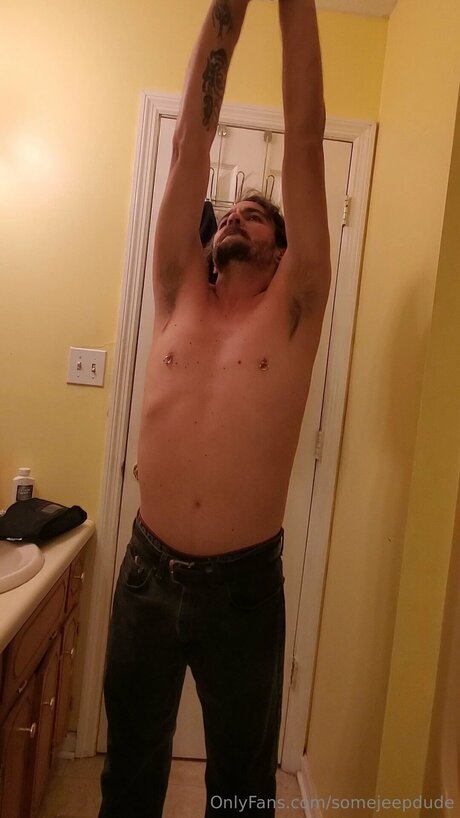 Nagie wyciekłe zdjęcie OnlyFans od Somejeepdude