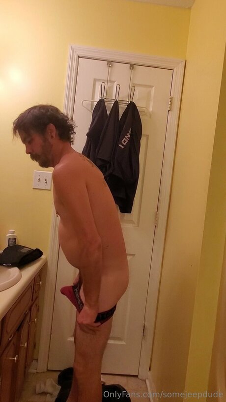 Foto desnuda filtrada de OnlyFans de Somejeepdude