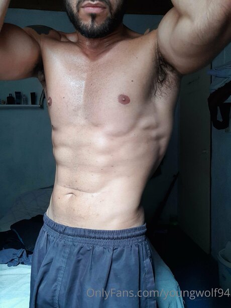 Naken läckt OnlyFans-bild av Youngwolf94