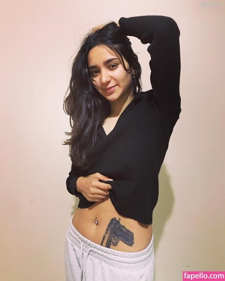 Naken lekkede OnlyFans-bilde av Saya Karim
