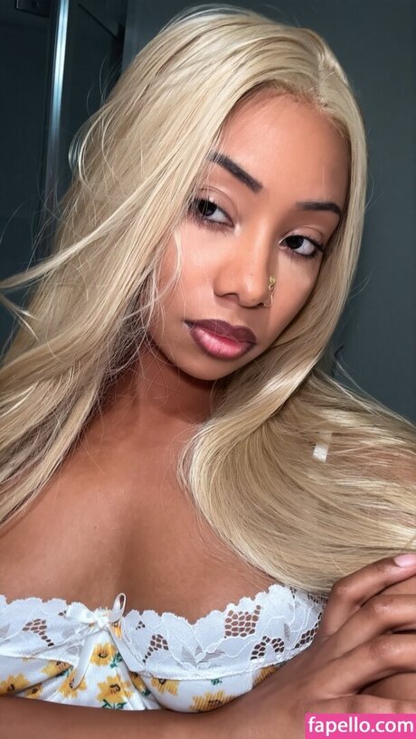 Naakte gelekte OnlyFans-foto van Lillipie101