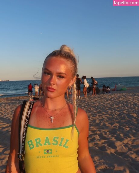 Naken lekkede OnlyFans-bilde av Gracie Dyer