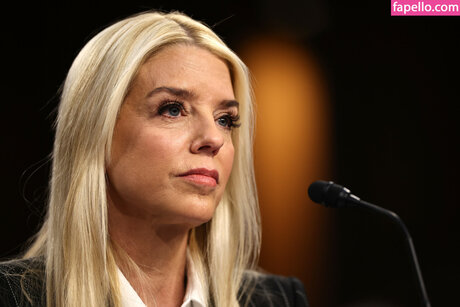 Pam Bondi OnlyFans 유출 누드 사진