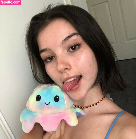 Nacktes geleaktes OnlyFans-Foto von Newinsight