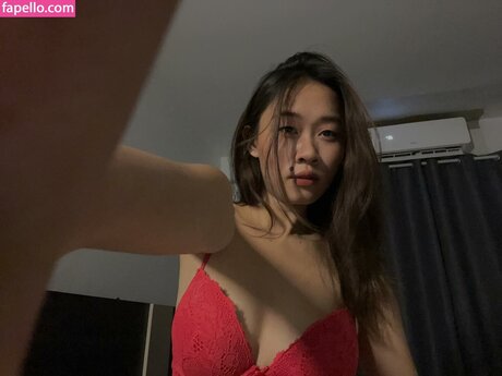 Naken läckt OnlyFans-bild av Navynavieyluz