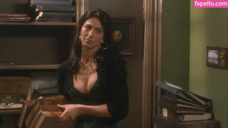 Naakte gelekte OnlyFans-foto van Claudia Black