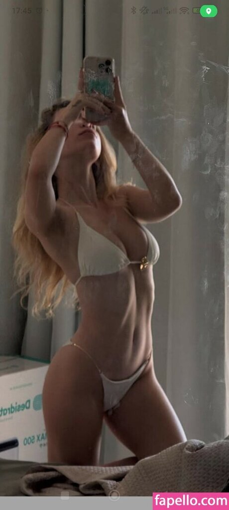 Naken lekkede OnlyFans-bilde av Carla Voicu