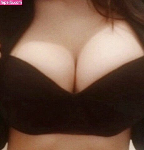 Naken lekkede OnlyFans-bilde av Lolapinky