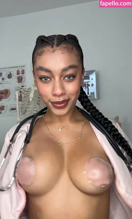 Naken lekkede OnlyFans-bilde av Antnia Mackenzie