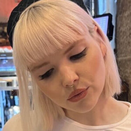 Naken lekkede OnlyFans-bilde av Amelia Bayler