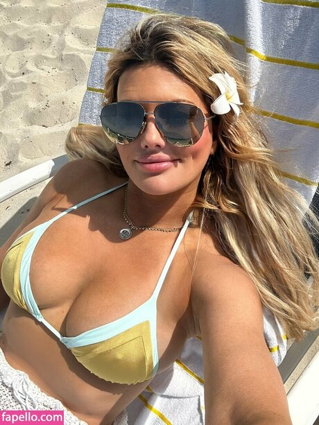 Naken lekkede OnlyFans-bilde av Courtney Hansen