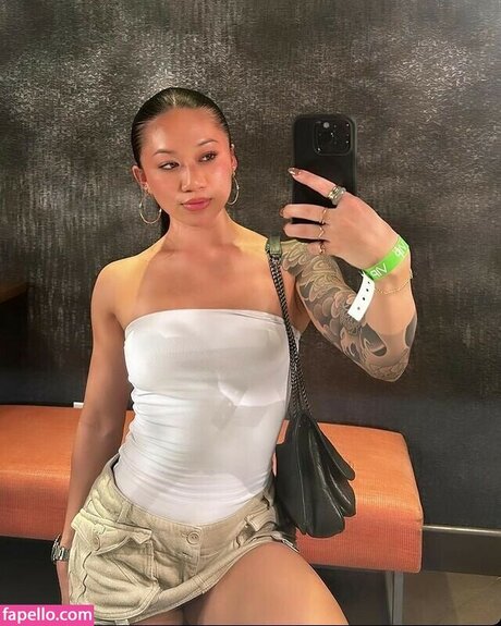 Обнаженная фотография утечки OnlyFans от Kayytam