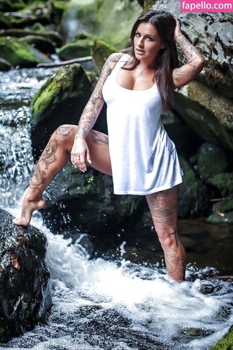 Alaston vuotanut OnlyFans-kuva Jasmin Ruehle