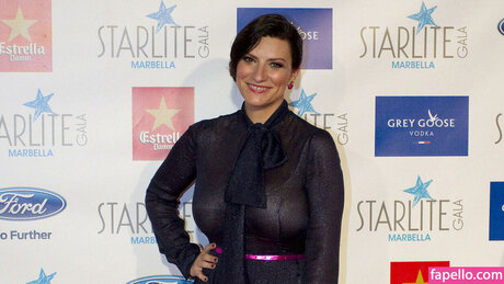 Naken läckt OnlyFans-bild av Laura Pausini