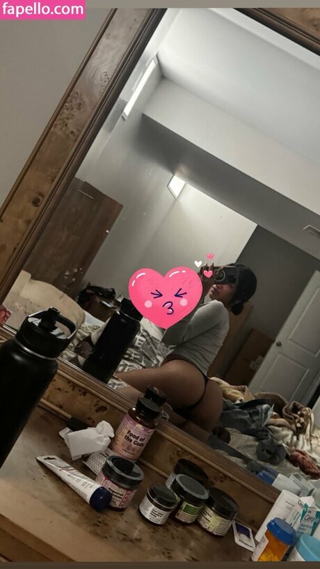 Naken lekkede OnlyFans-bilde av Aya Tanjali
