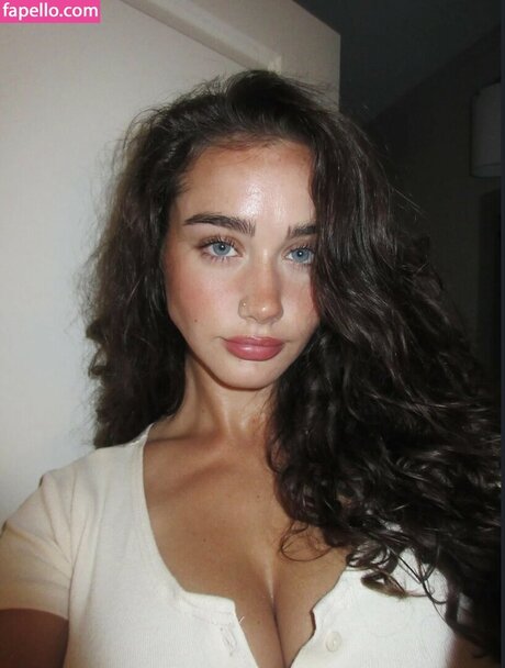 Naken lekkede OnlyFans-bilde av Sarahemilyhope