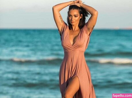 Naken läckt OnlyFans-bild av Emilie Nef Naf
