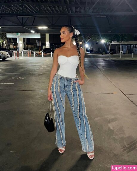 Naken lekkede OnlyFans-bilde av Ariana Barrett