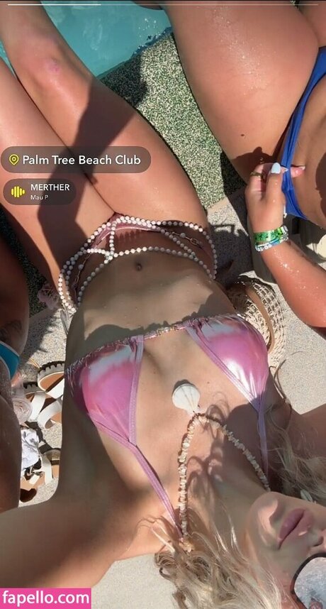 Foto nua vazada do OnlyFans de Caroline Ambrose