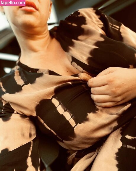 Naakte gelekte OnlyFans-foto van Kathydeep