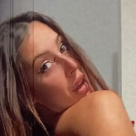 Naakte gelekte OnlyFans-foto van Jenni Reis