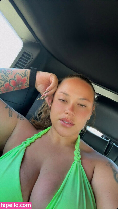 Nahá fotka uniklých OnlyFans od Mikayla Shea