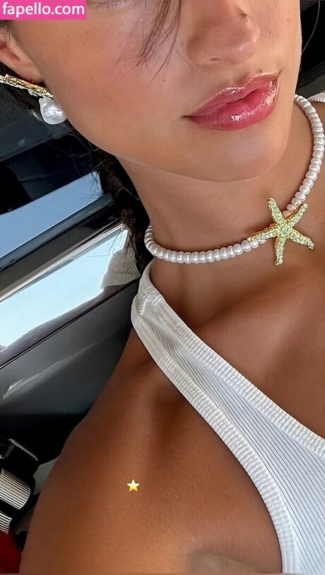 Alexandra Saint Mleux OnlyFansリークヌード写真
