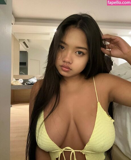 Обнаженная фотография утечки OnlyFans от Jutirina Jutrinina