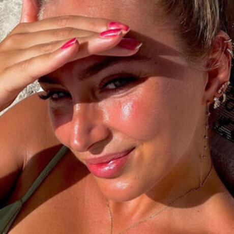 Foto nua vazada do OnlyFans de Serine Adler