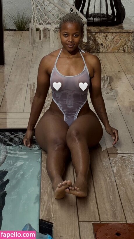 Naken läckt OnlyFans-bild av Faustina Thobakgale