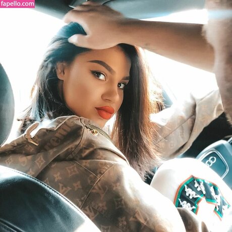 Foto nua vazada do OnlyFans de Dhurata Dora