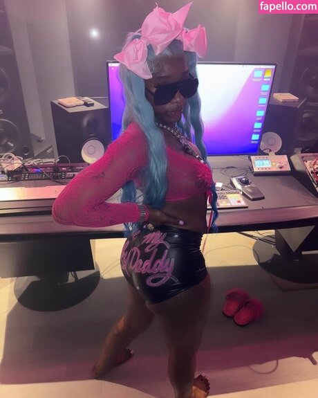 Naken lekkede OnlyFans-bilde av Sexxy Red