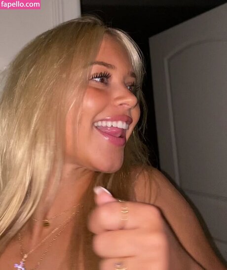 Nacktes geleaktes OnlyFans-Foto von Avery Worobel