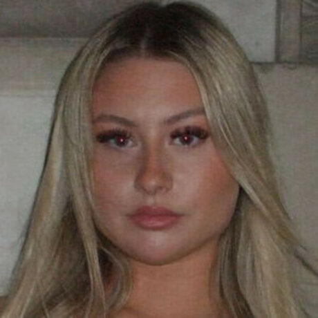 Naakte gelekte OnlyFans-foto van Lauren Duffy