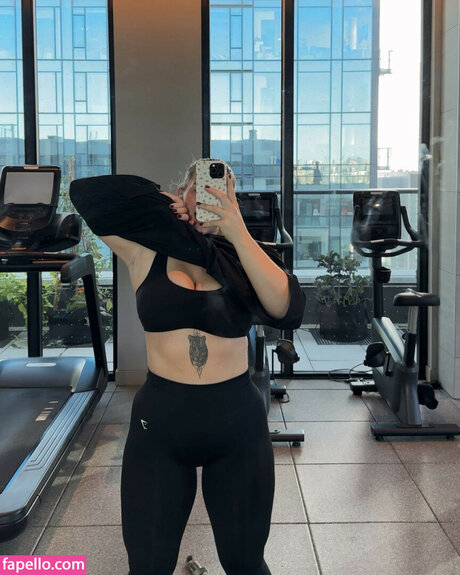 Naken lekkede OnlyFans-bilde av Esther Burden
