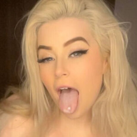 Naken lekkede OnlyFans-bilde av Amelia Skye