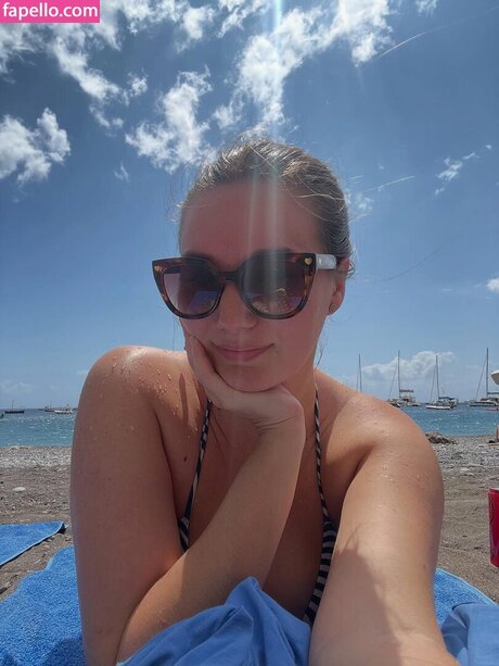 Foto nua vazada do OnlyFans de Madeline Poche