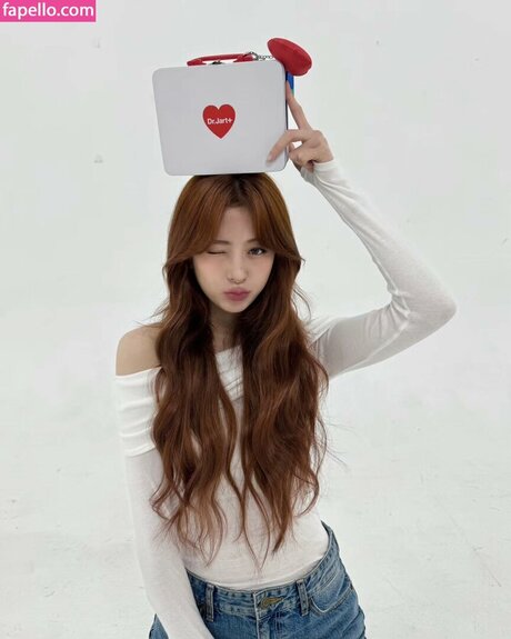 Huh Yunjin 허윤진